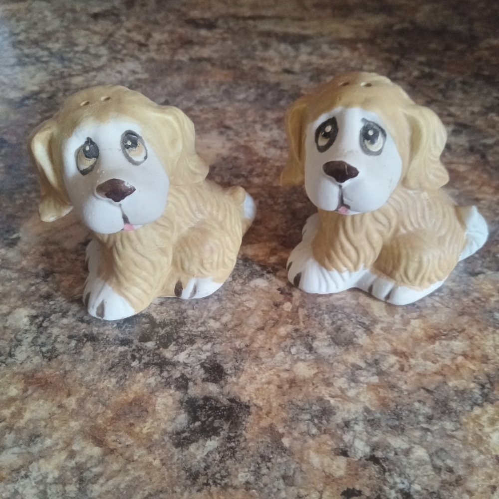 VINTAGE CERAMIC SALT & PEPPER SHAKERS SET FIGURAL DOGS